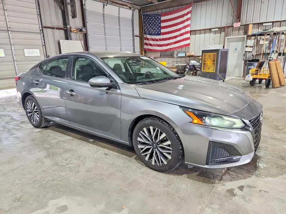 2023 NISSAN ALTIMA SV  
