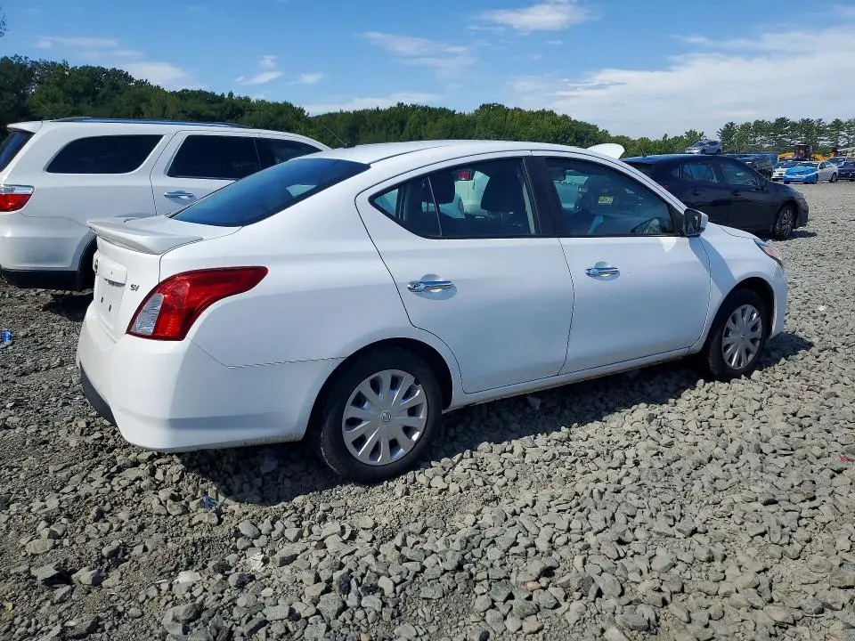 2019 NISSAN VERSA SV  
