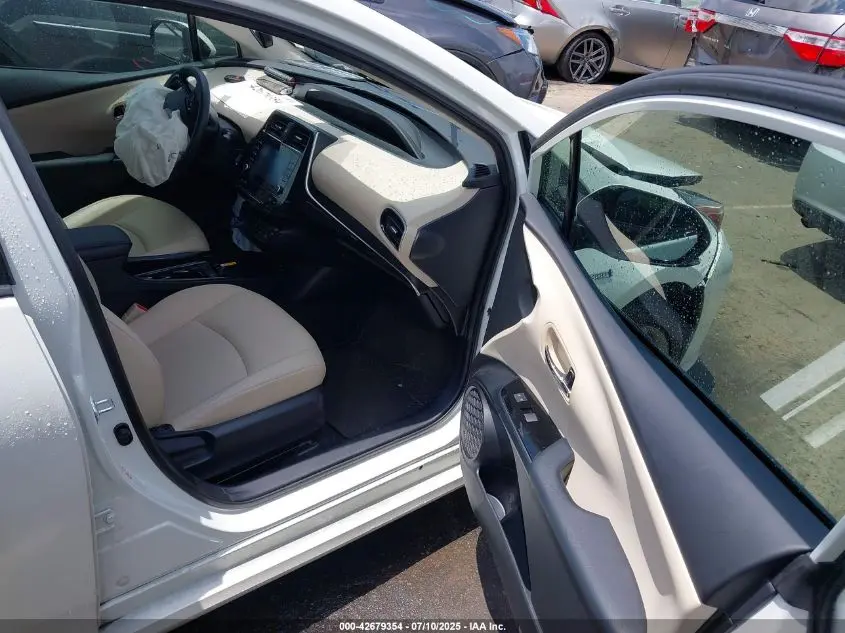 2020 TOYOTA PRIUS XLE