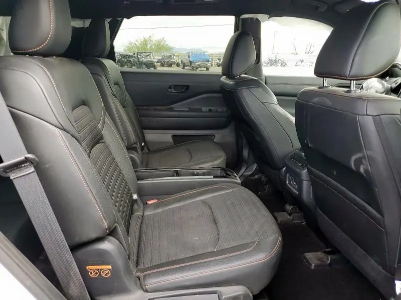 2023 NISSAN PATHFINDER SV  