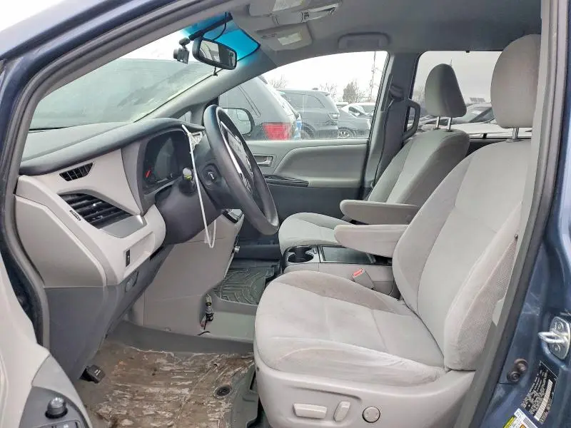 2015 TOYOTA SIENNA LE  