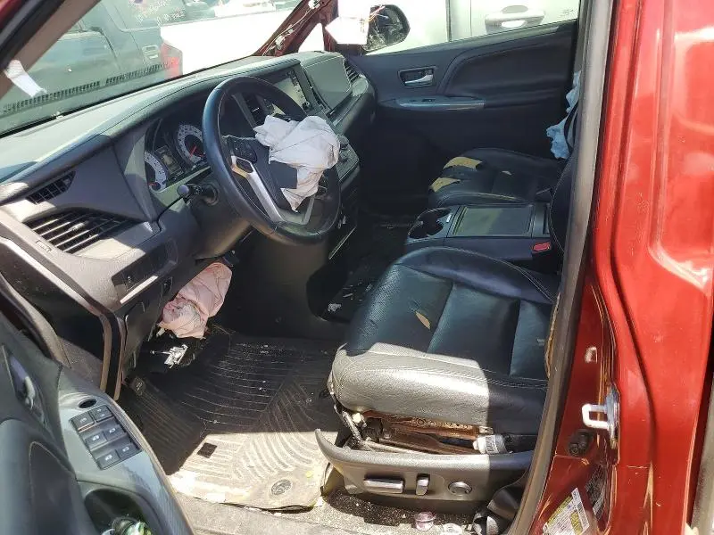 2019 TOYOTA SIENNA SE 8-PASSENGER  