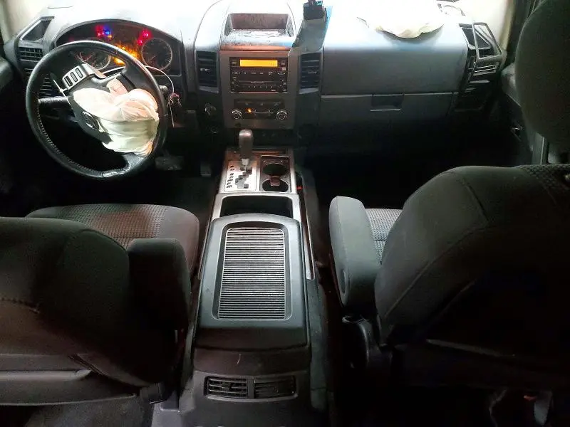 2010 NISSAN TITAN SE  