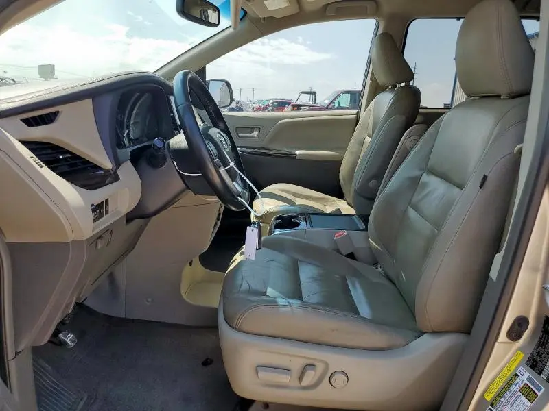 2016 TOYOTA SIENNA XLE  