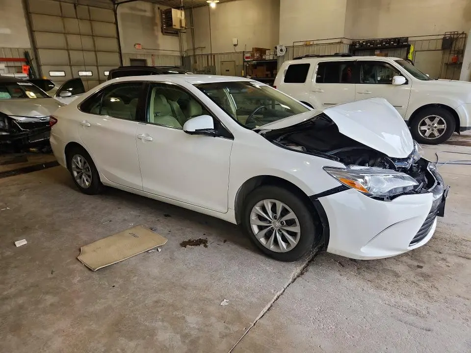 2015 TOYOTA CAMRY LE  
