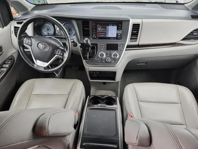 2020 TOYOTA SIENNA XLE  