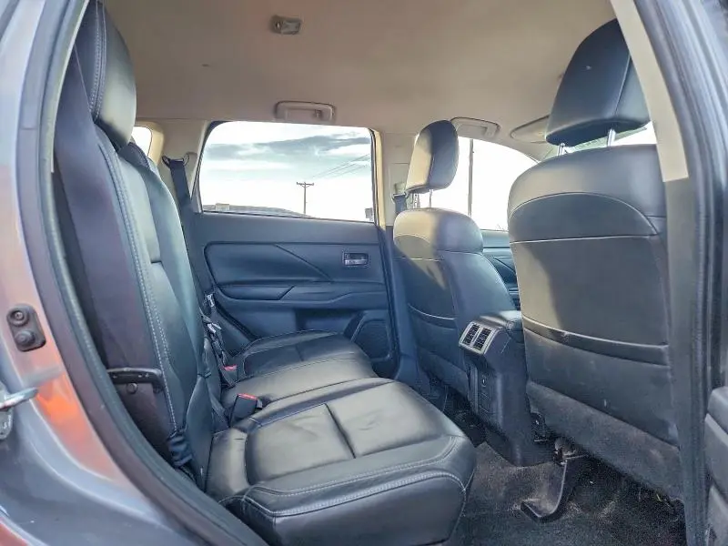 2019 MITSUBISHI OUTLANDER SE  