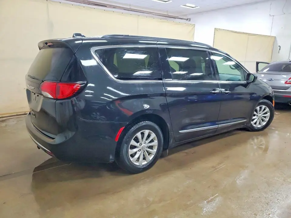 2017 CHRYSLER PACIFICA TOURING L  