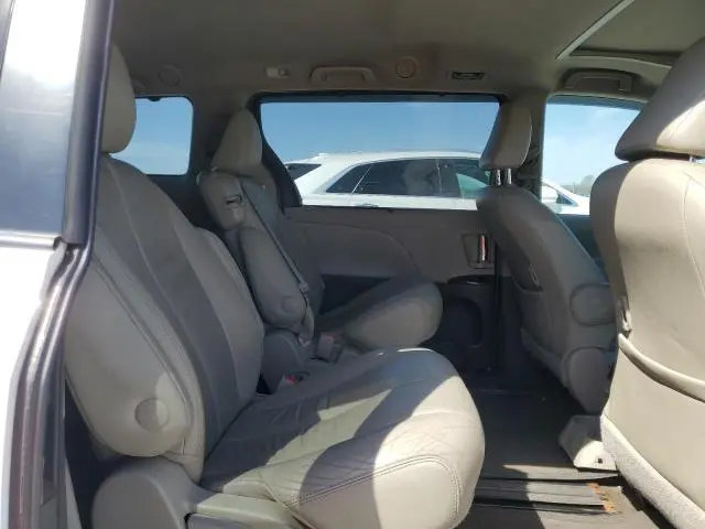 2013 TOYOTA SIENNA XLE  