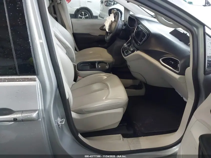 2021 CHRYSLER VOYAGER LXI