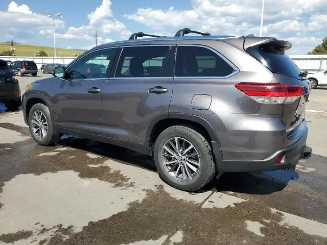 2019 TOYOTA HIGHLANDER SE  