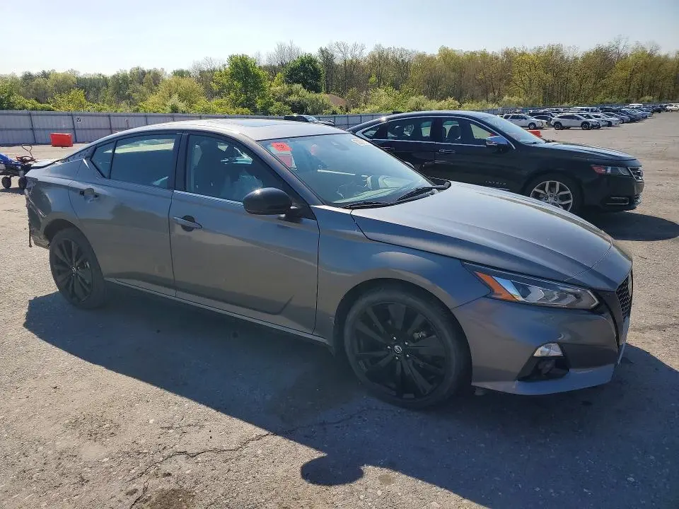 2022 NISSAN ALTIMA SR  