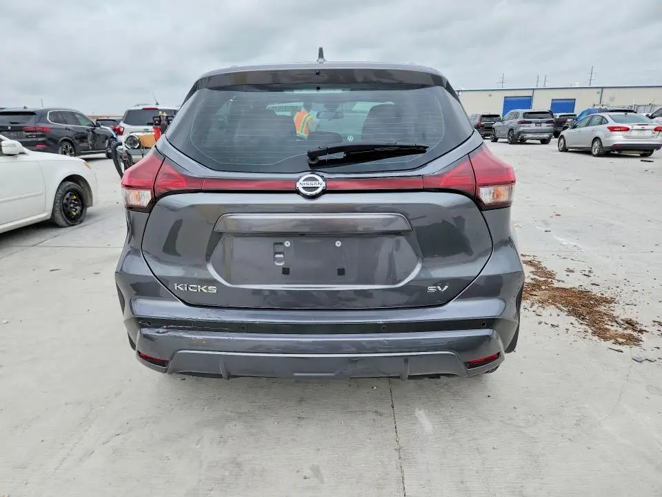 2021 NISSAN KICKS SV  