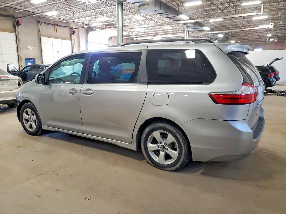 2019 TOYOTA SIENNA LE 8-PASSENGER  