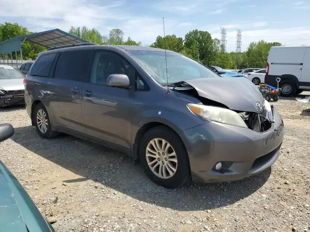 2012 TOYOTA SIENNA XLE  