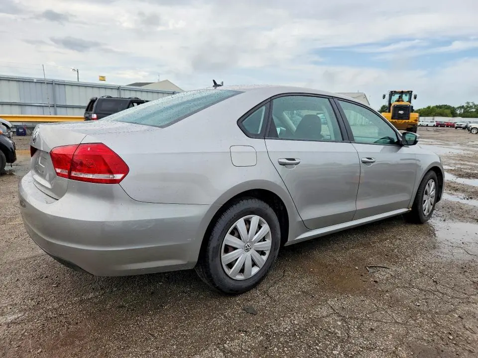2013 VOLKSWAGEN PASSAT S  