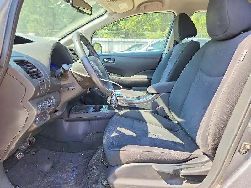2016 NISSAN LEAF SV  