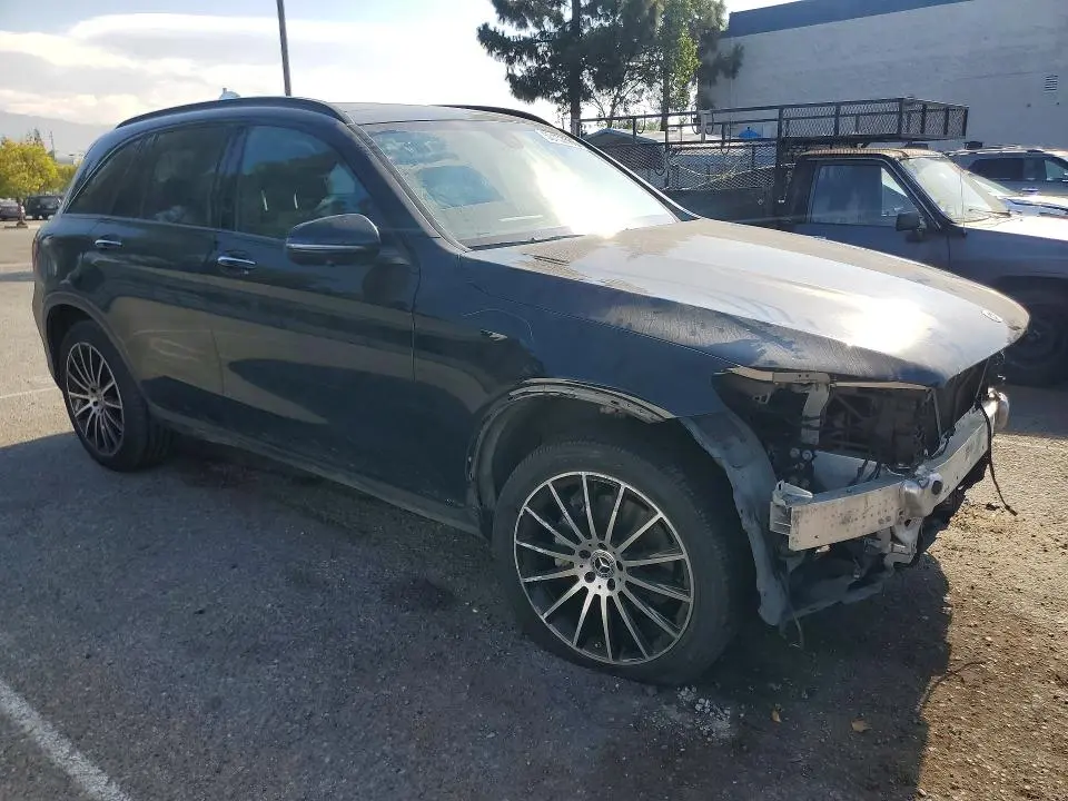 2021 MERCEDES-BENZ GLC 300  
