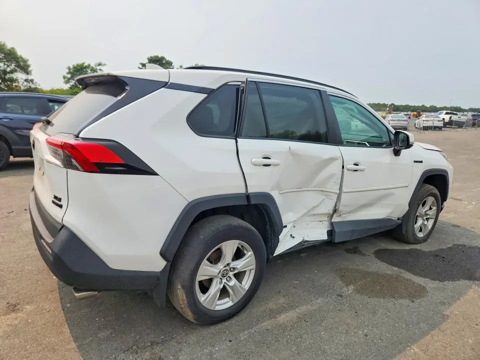 2021 TOYOTA RAV4 XLE  