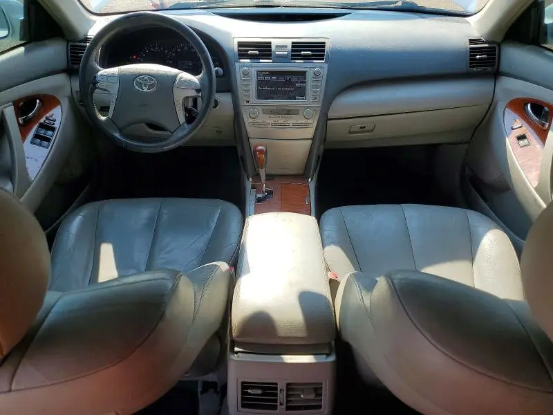 2011 TOYOTA CAMRY XLE V6  