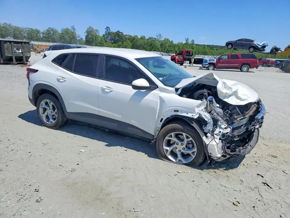 2025 CHEVROLET TRAX LS  