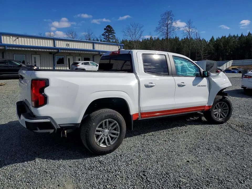 2024 CHEVROLET COLORADO LT  