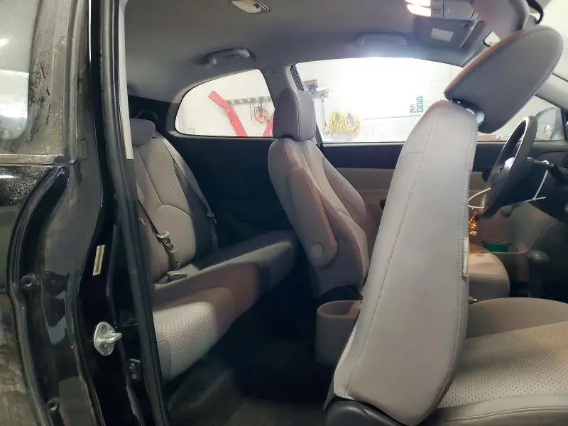 2010 HYUNDAI ACCENT   