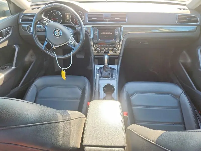 2018 VOLKSWAGEN PASSAT SE  