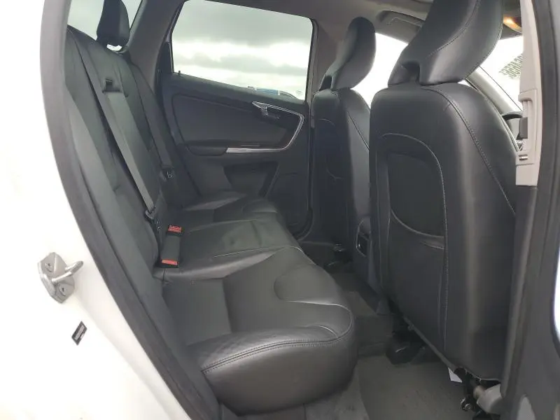 2016 VOLVO XC60 T5 PREMIER  