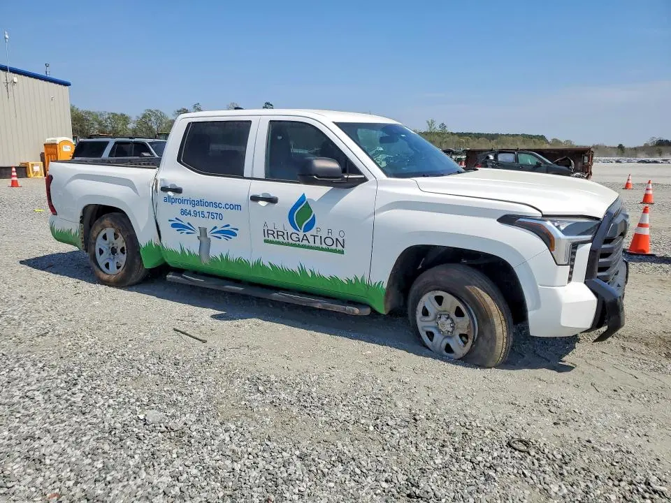 2025 TOYOTA TUNDRA SR  