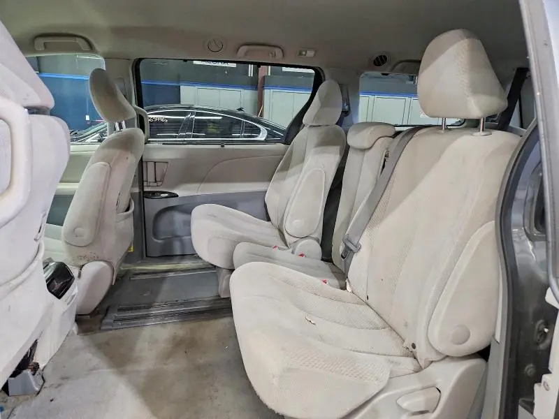 2012 TOYOTA SIENNA LE  