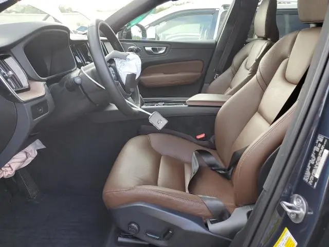 2023 VOLVO XC60 PLUS  