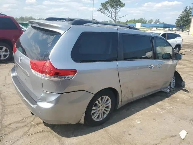 2013 TOYOTA SIENNA XLE  