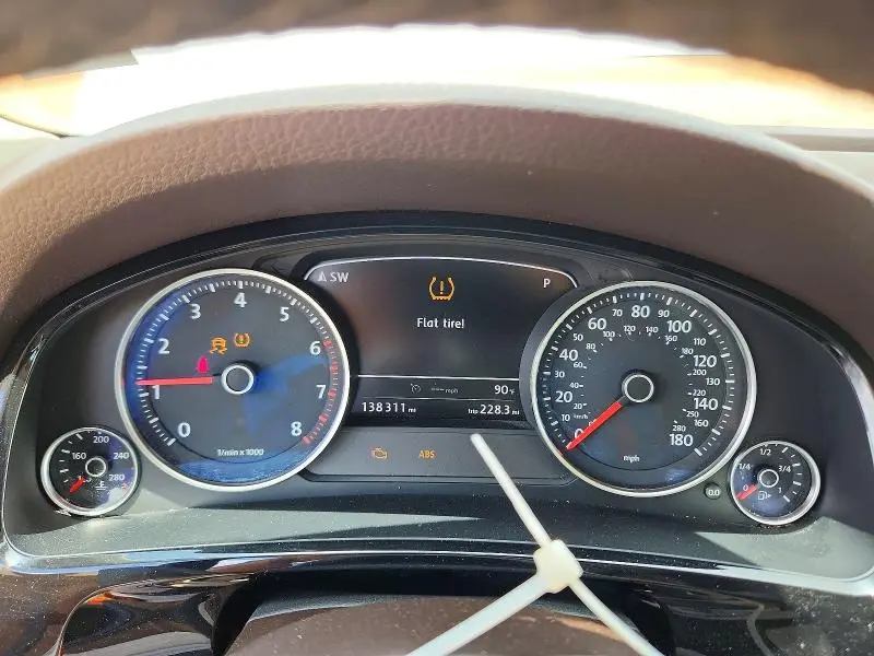 2015 VOLKSWAGEN TOUAREG V6  