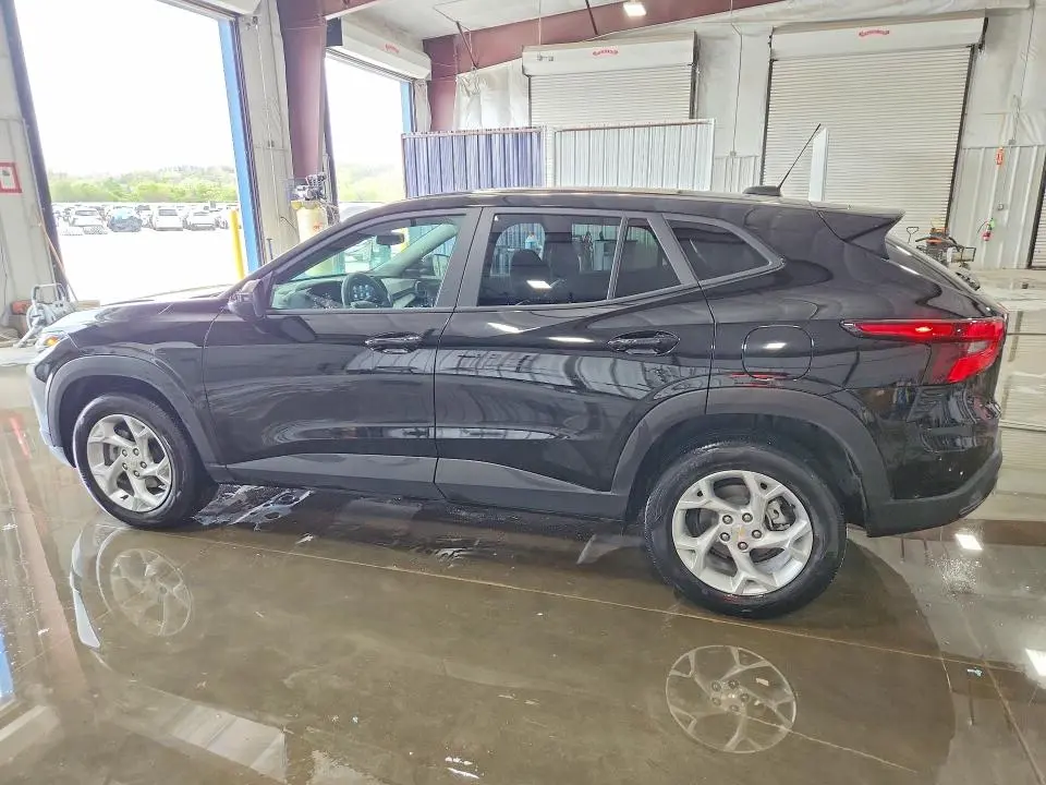 2025 CHEVROLET TRAX LS  
