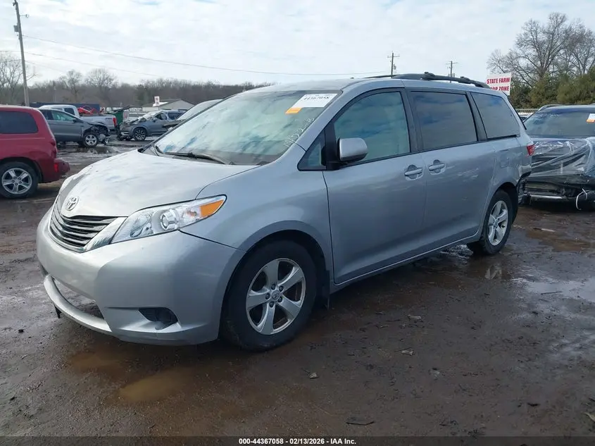 2017 TOYOTA SIENNA LE 8 PASSENGER
