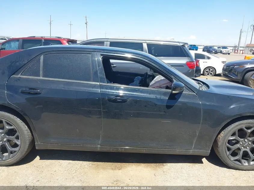 2019 CHRYSLER 300  