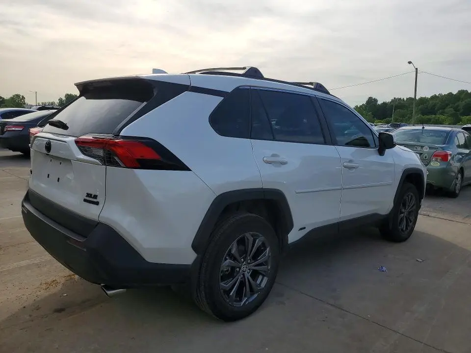 2024 TOYOTA RAV4 XLE PREMIUM  