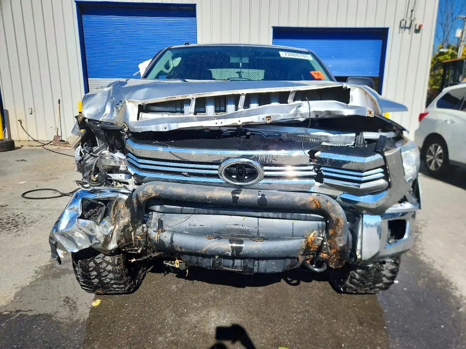 2017 TOYOTA TUNDRA SR5  