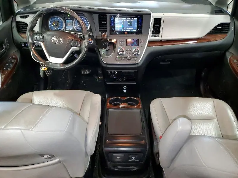 2015 TOYOTA SIENNA XLE  