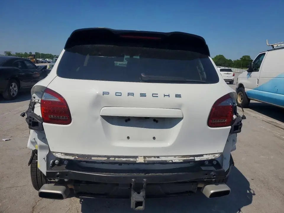 2013 PORSCHE CAYENNE   