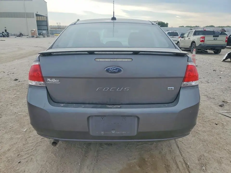 2010 FORD FOCUS SE  