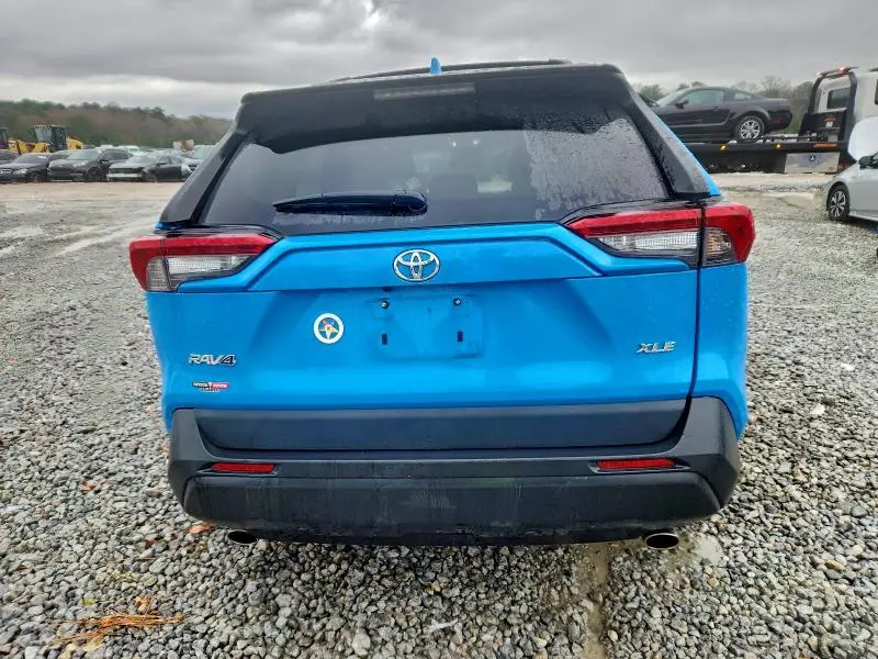 2021 TOYOTA RAV4 XLE  