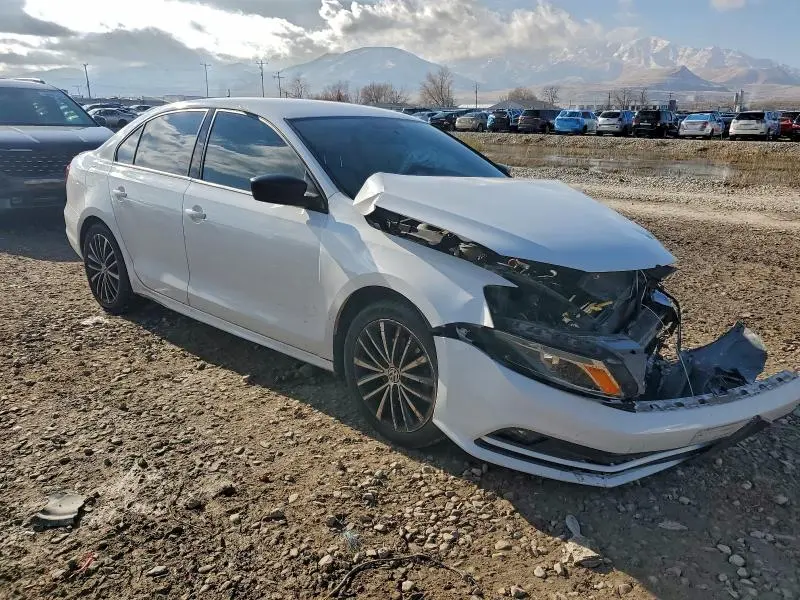 2016 VOLKSWAGEN JETTA SPORT  