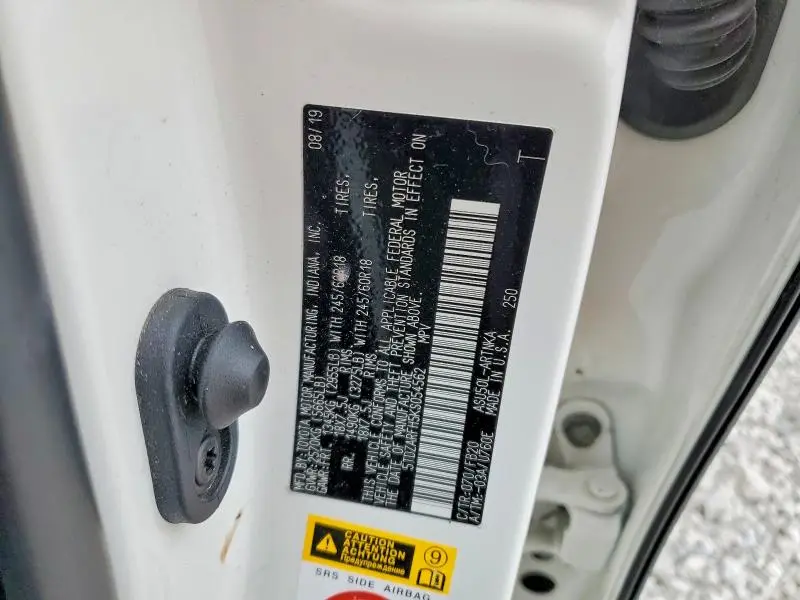 2019 TOYOTA HIGHLANDER LE  