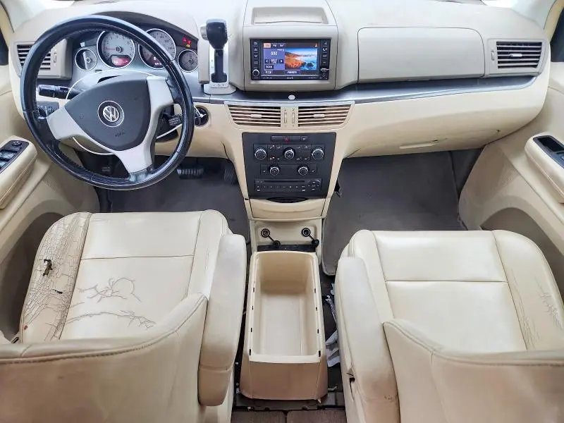 2010 VOLKSWAGEN ROUTAN SE  