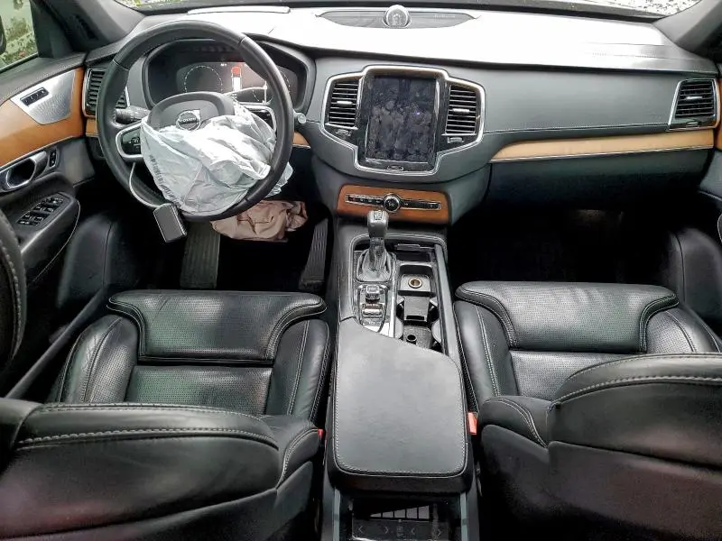 2017 VOLVO XC90 T6  