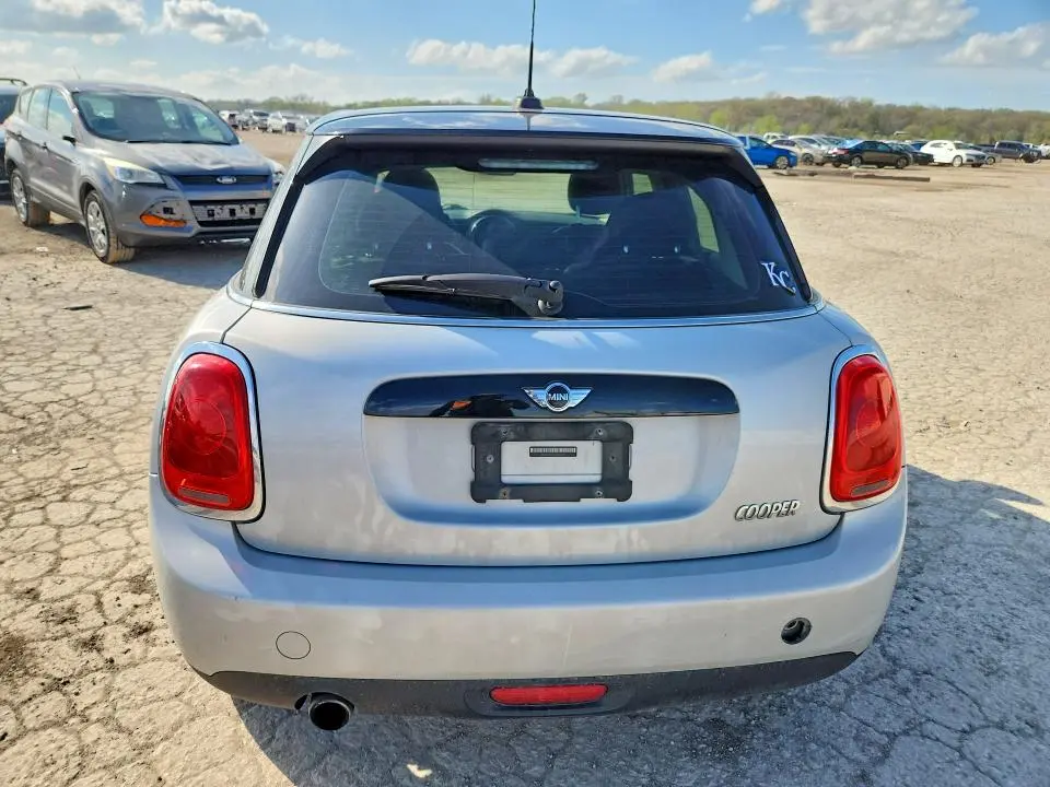 2017 MINI COOPER   