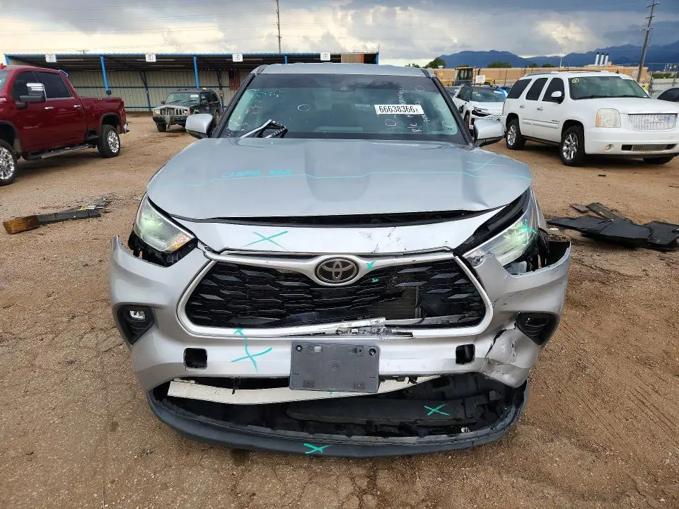 2021 TOYOTA HIGHLANDER LE  