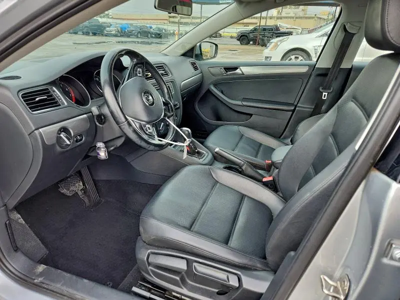 2016 VOLKSWAGEN JETTA SE  